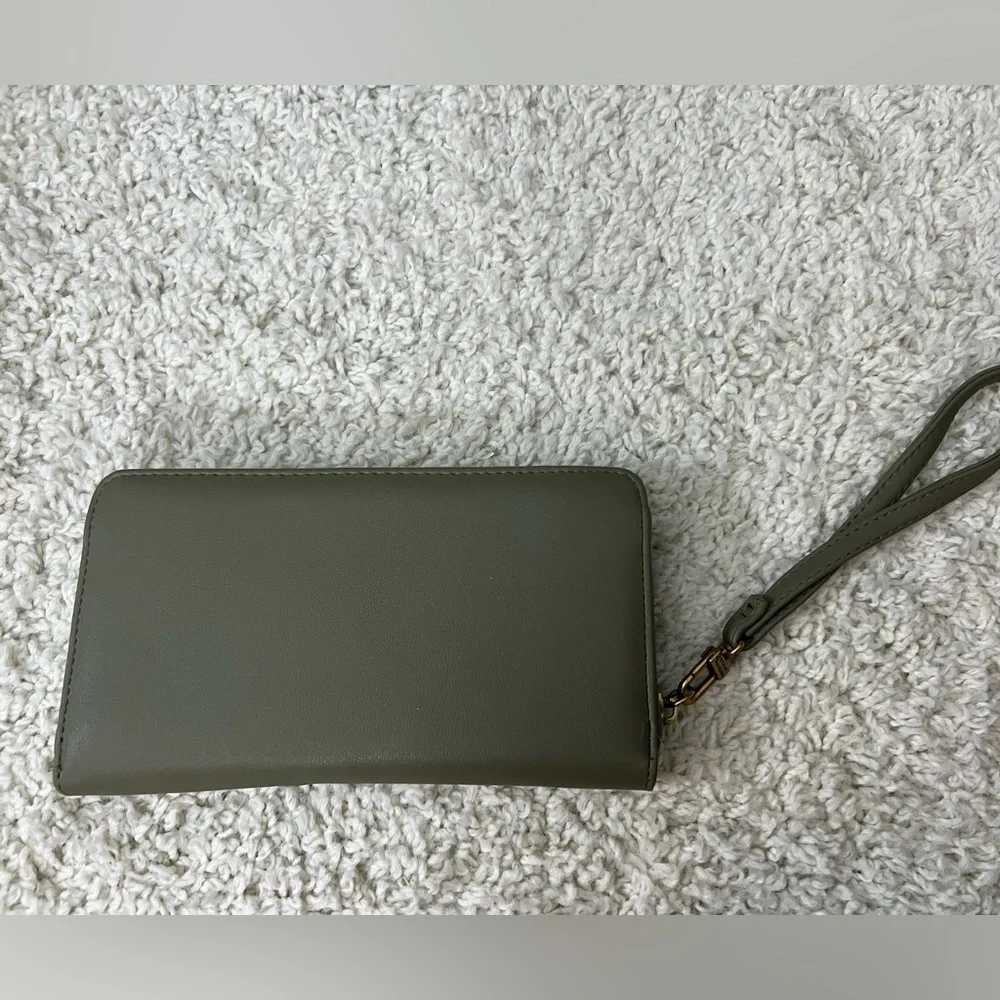 Steve Madden Green Wristlet Clutch NEW